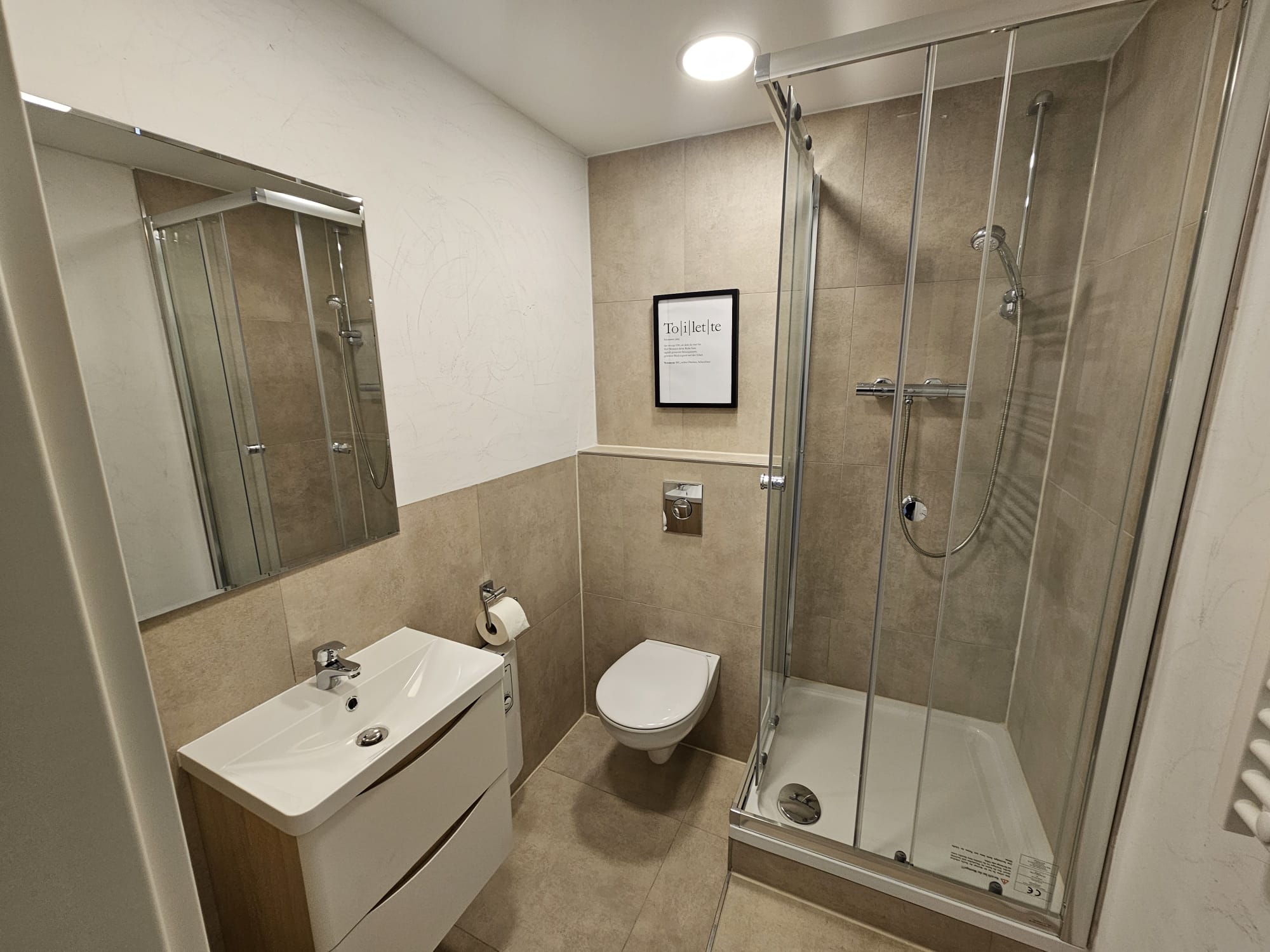 WhatsApp Image 2025-10hjk-01 at 21.00.32